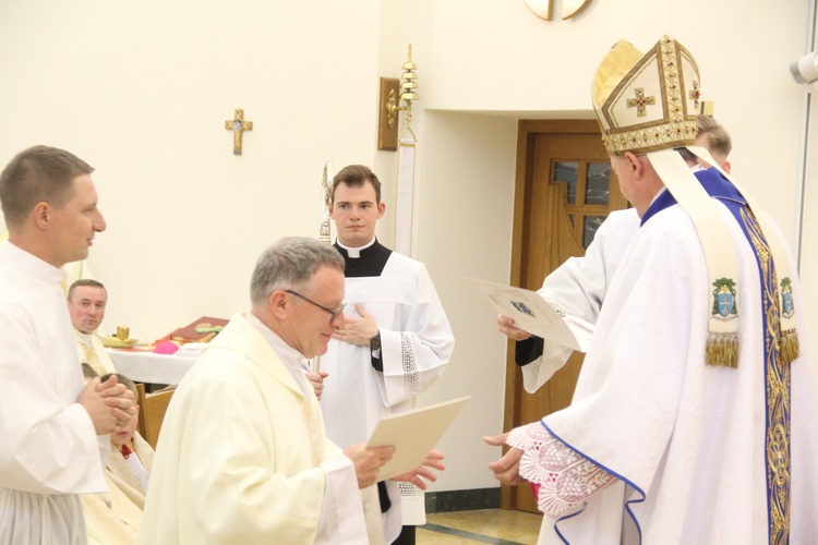 Tarnów. Błogosławieństwo nadzwyczajnych szafarzy Komunii św.