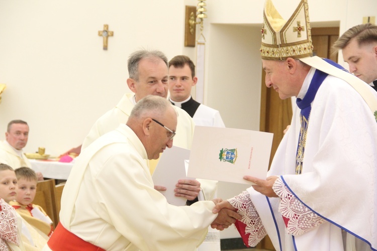 Tarnów. Błogosławieństwo nadzwyczajnych szafarzy Komunii św.