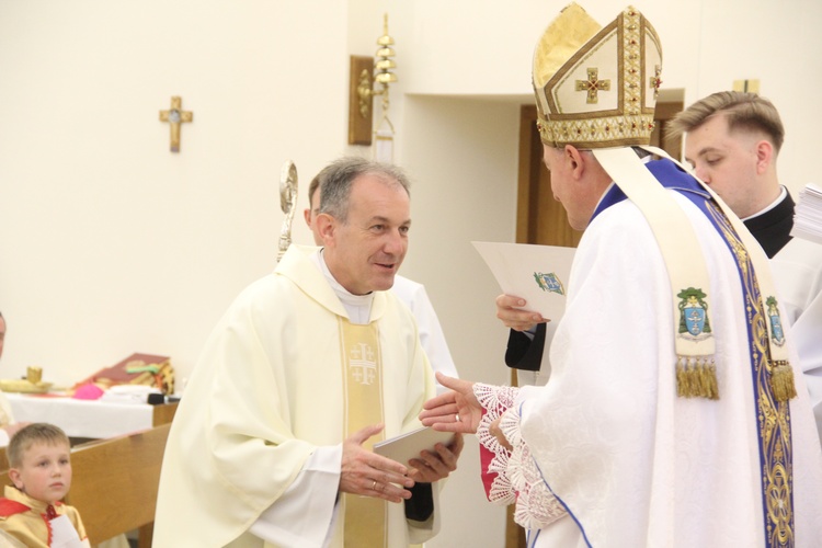 Tarnów. Błogosławieństwo nadzwyczajnych szafarzy Komunii św.