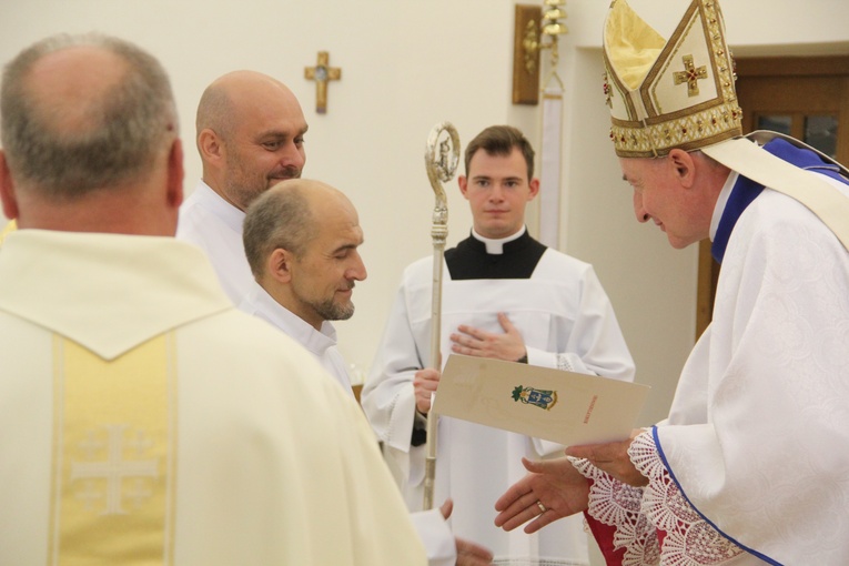 Tarnów. Błogosławieństwo nadzwyczajnych szafarzy Komunii św.