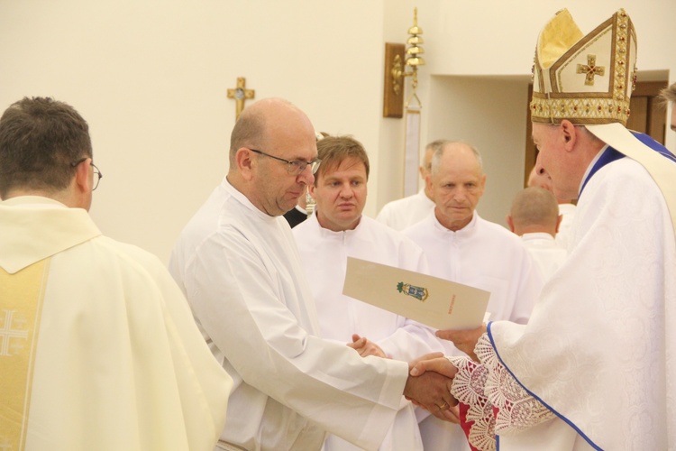 Tarnów. Błogosławieństwo nadzwyczajnych szafarzy Komunii św.