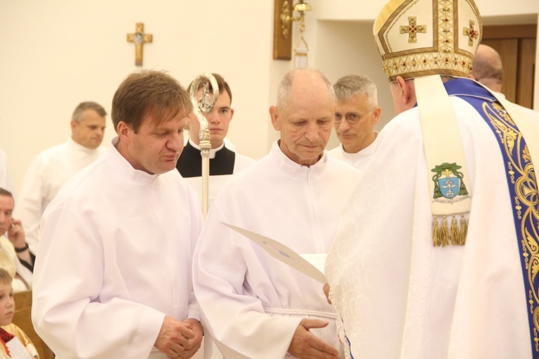 Tarnów. Błogosławieństwo nadzwyczajnych szafarzy Komunii św.