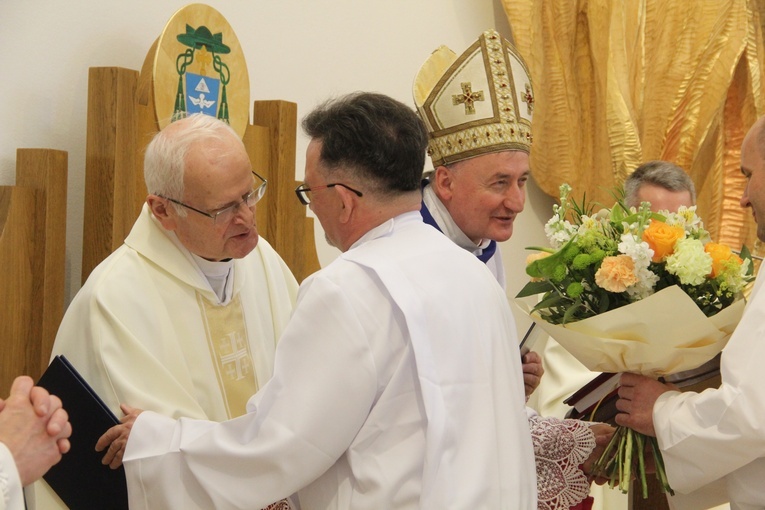 Tarnów. Błogosławieństwo nadzwyczajnych szafarzy Komunii św.