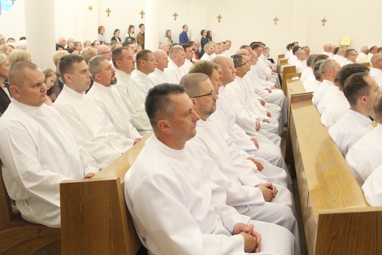 Tarnów. Błogosławieństwo nadzwyczajnych szafarzy Komunii św.