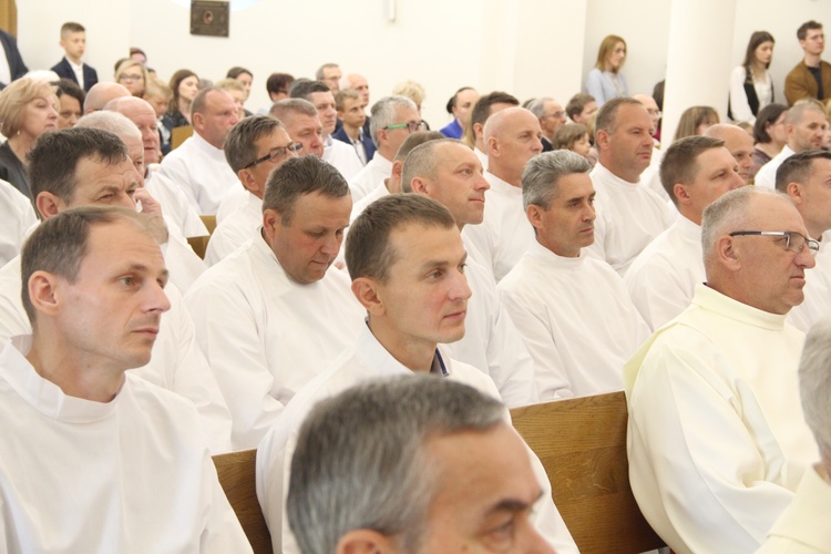 Tarnów. Błogosławieństwo nadzwyczajnych szafarzy Komunii św.