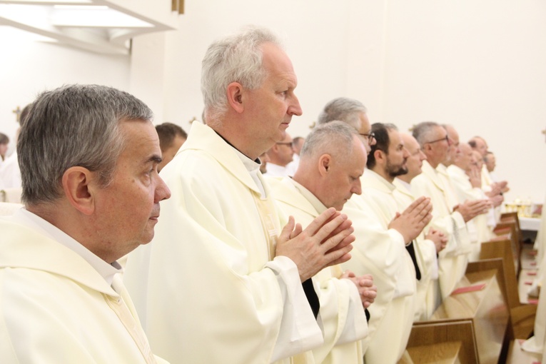 Tarnów. Błogosławieństwo nadzwyczajnych szafarzy Komunii św.