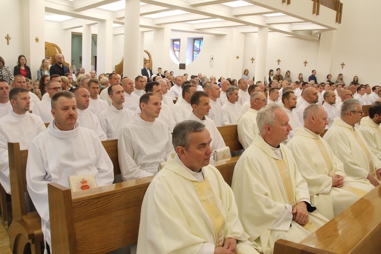 Tarnów. Błogosławieństwo nadzwyczajnych szafarzy Komunii św.