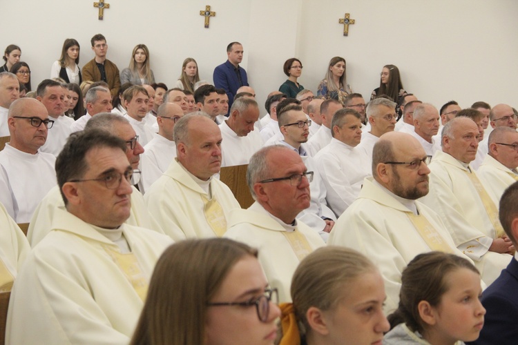 Tarnów. Błogosławieństwo nadzwyczajnych szafarzy Komunii św.