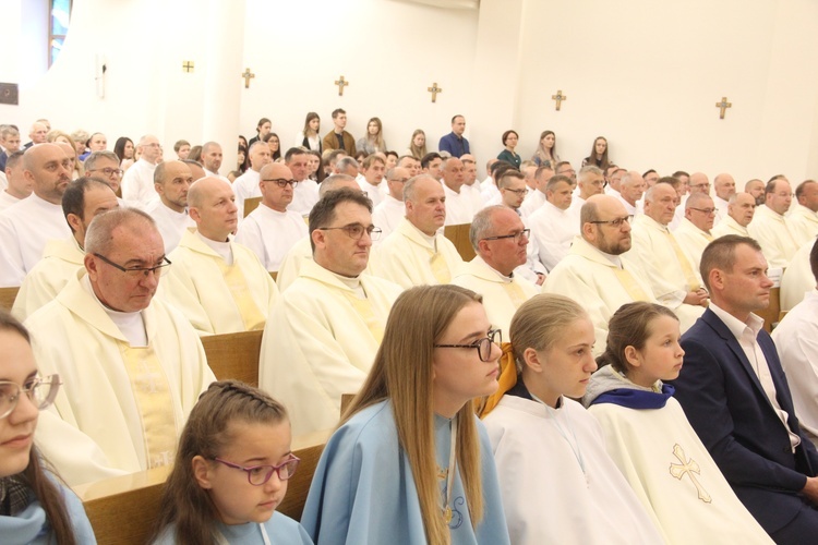 Tarnów. Błogosławieństwo nadzwyczajnych szafarzy Komunii św.