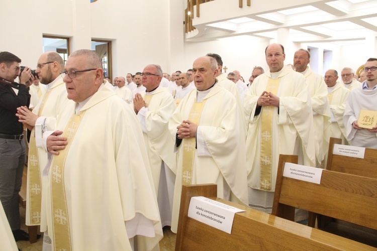 Tarnów. Błogosławieństwo nadzwyczajnych szafarzy Komunii św.