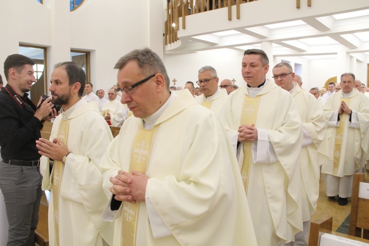 Tarnów. Błogosławieństwo nadzwyczajnych szafarzy Komunii św.