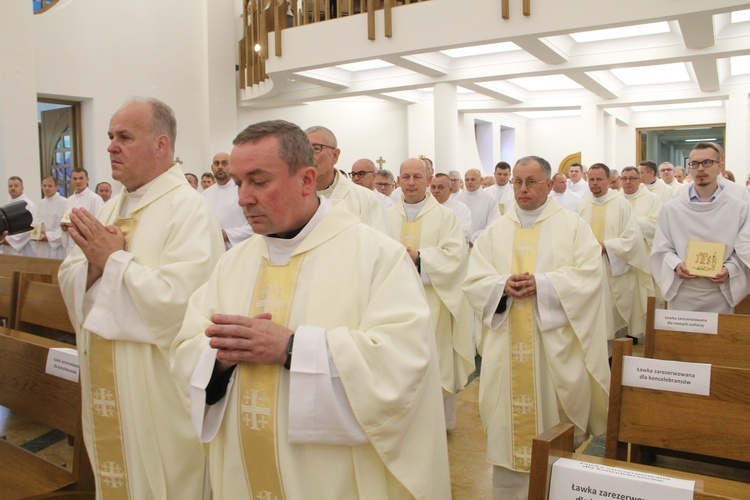 Tarnów. Błogosławieństwo nadzwyczajnych szafarzy Komunii św.