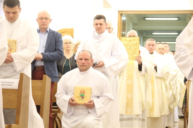 Tarnów. Błogosławieństwo nadzwyczajnych szafarzy Komunii św.