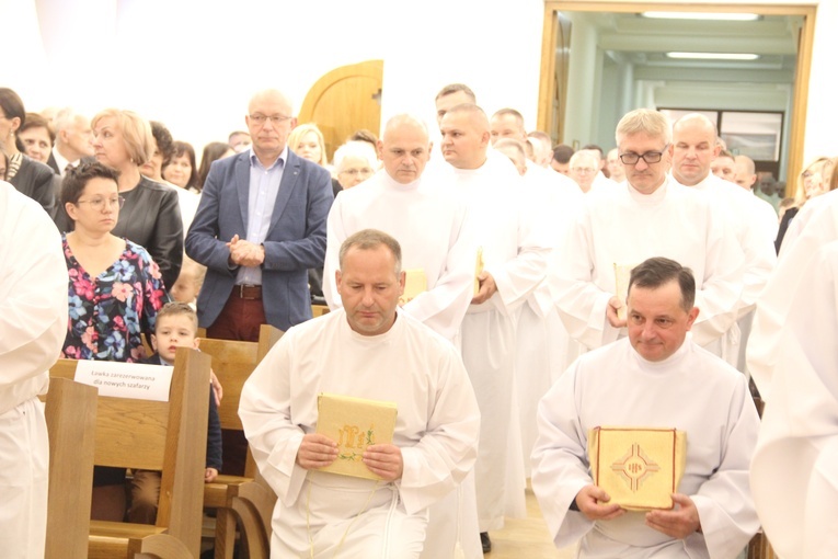 Tarnów. Błogosławieństwo nadzwyczajnych szafarzy Komunii św.
