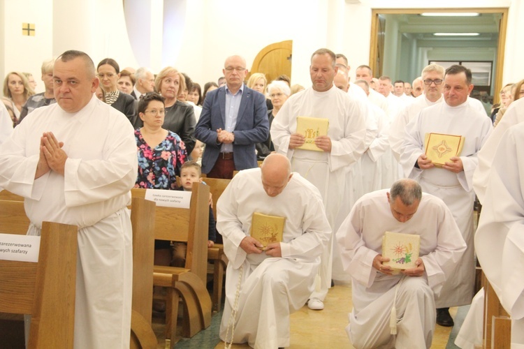 Tarnów. Błogosławieństwo nadzwyczajnych szafarzy Komunii św.