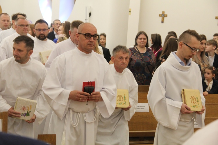 Tarnów. Błogosławieństwo nadzwyczajnych szafarzy Komunii św.