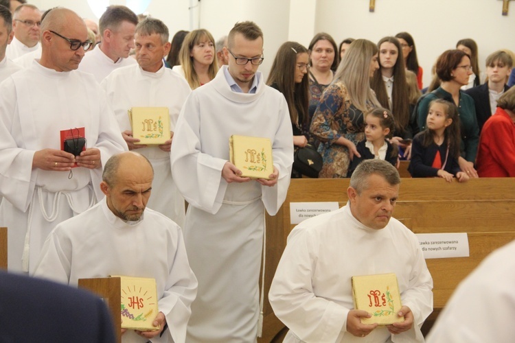 Tarnów. Błogosławieństwo nadzwyczajnych szafarzy Komunii św.