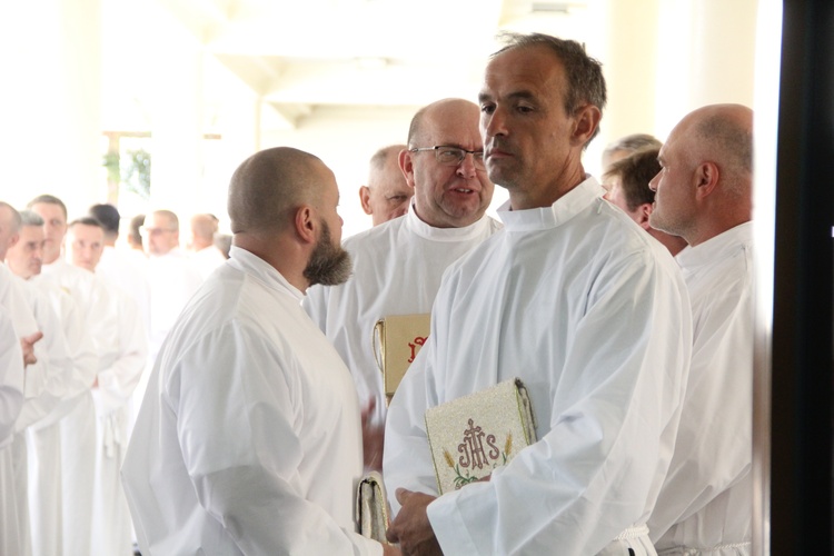 Tarnów. Błogosławieństwo nadzwyczajnych szafarzy Komunii św.