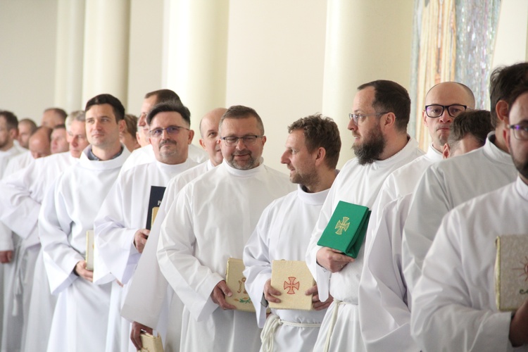 Tarnów. Błogosławieństwo nadzwyczajnych szafarzy Komunii św.