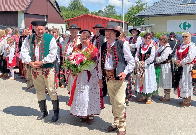 Poświęcenie sztandaru oddziału Związku Podhalan w Radziechowach