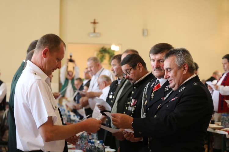 Poświęcenie sztandaru oddziału Związku Podhalan w Radziechowach