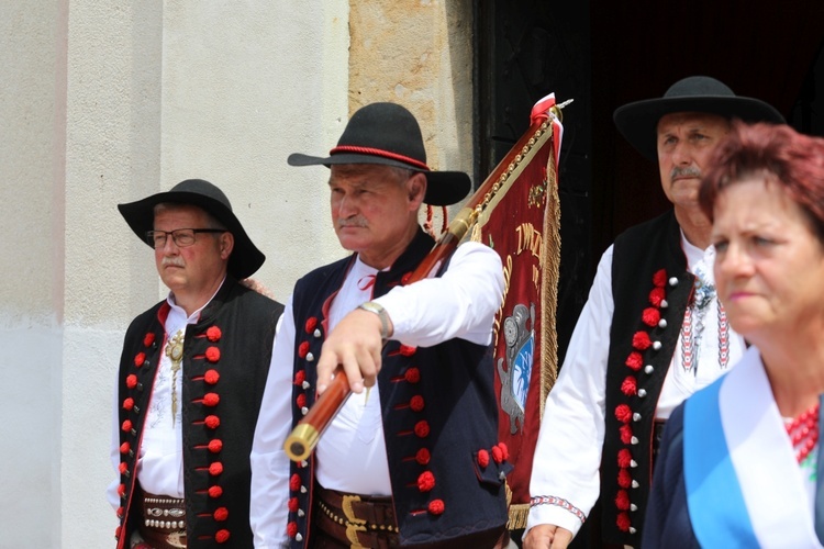 Poświęcenie sztandaru oddziału Związku Podhalan w Radziechowach