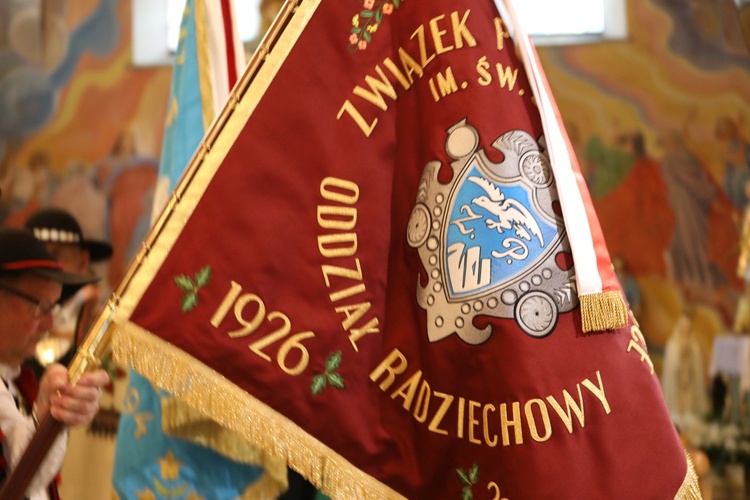 Poświęcenie sztandaru oddziału Związku Podhalan w Radziechowach
