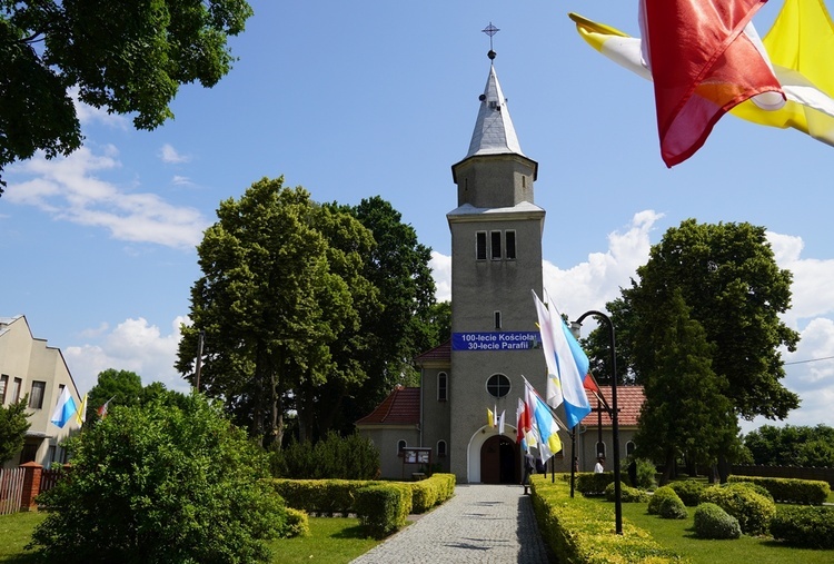 Jubileusze kościoła i parafii w Świerczowie