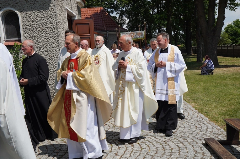 Jubileusze kościoła i parafii w Świerczowie