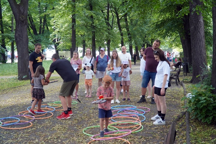 Piknik rodzinny na Dzień Ojca i gra miejska "Przygoda z tatą"