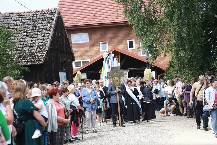 Droga Krzyżowa w Wał Rudzie