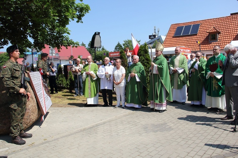 Pomnik internowanych w Mielnie-Unieściu