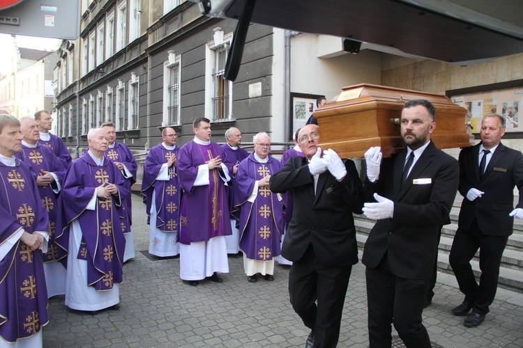 Tarnów. Ostatnie pożegnanie ks. Michała Drożdża