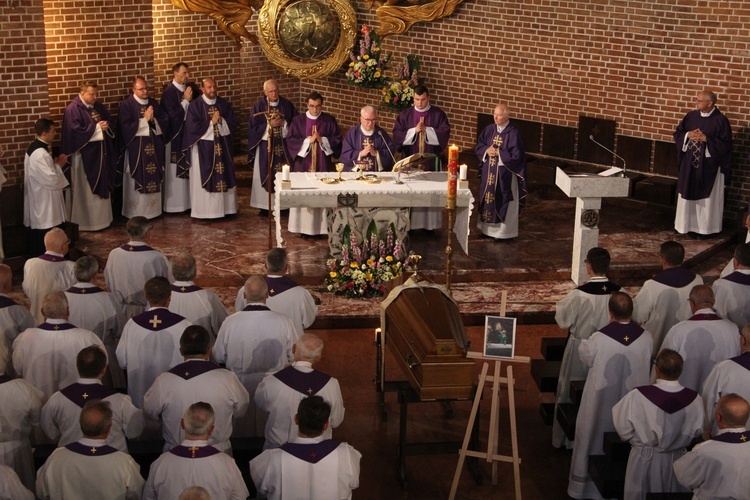 Tarnów. Ostatnie pożegnanie ks. Michała Drożdża