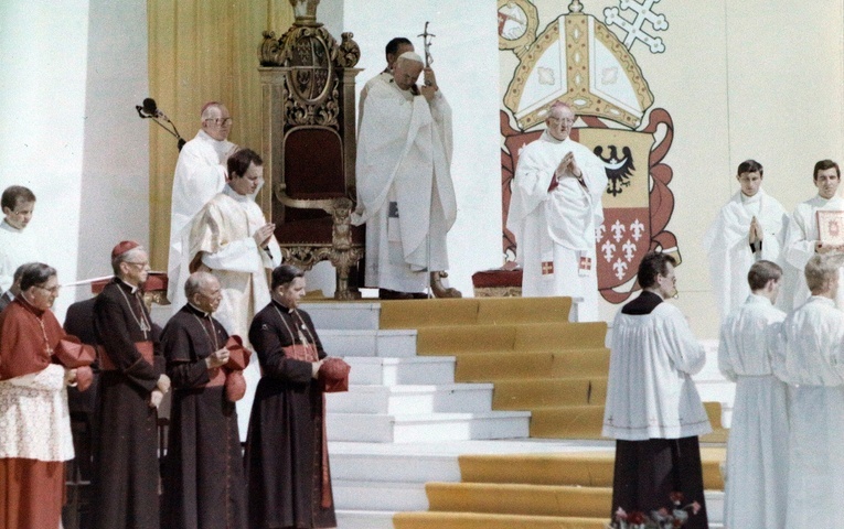 Jan Paweł II we Wrocławiu w 1983 roku - zdjęcia archiwalne