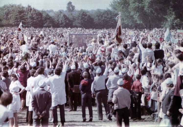 Jan Paweł II we Wrocławiu w 1983 roku - zdjęcia archiwalne