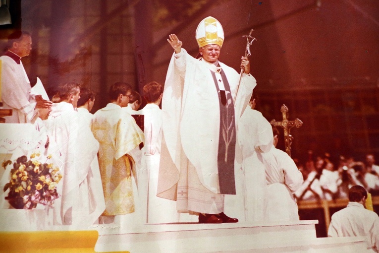 Jan Paweł II we Wrocławiu w 1983 roku - zdjęcia archiwalne