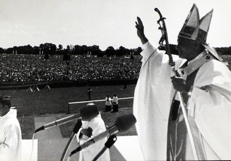 Jan Paweł II we Wrocławiu w 1983 roku - zdjęcia archiwalne