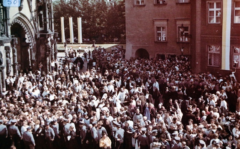 Jan Paweł II we Wrocławiu w 1983 roku - zdjęcia archiwalne