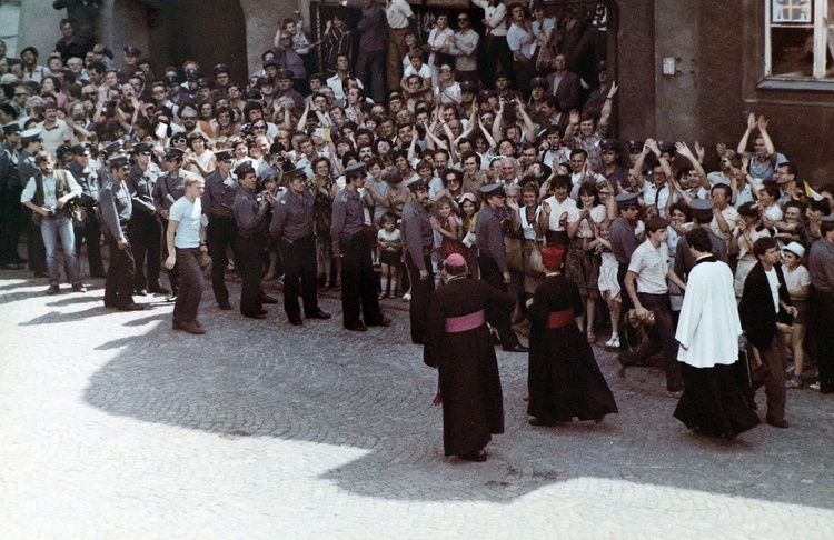 Jan Paweł II we Wrocławiu w 1983 roku - zdjęcia archiwalne