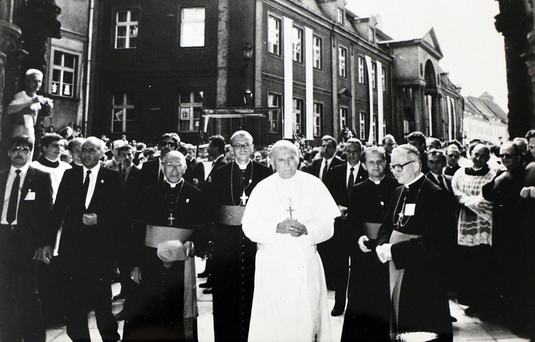 Jan Paweł II we Wrocławiu w 1983 roku - zdjęcia archiwalne