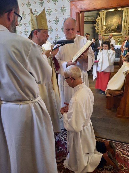 Święcenia diakonatu przyjął w Borowej Wsi Jan Gil