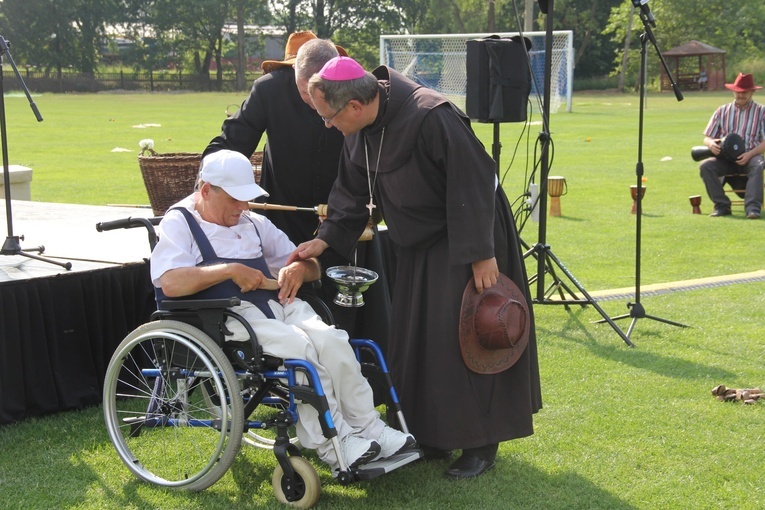 Poświęcenie kamienia węgielnego pod nową siedzibę Środowiskowego Domu Samopomocy w Skawinie