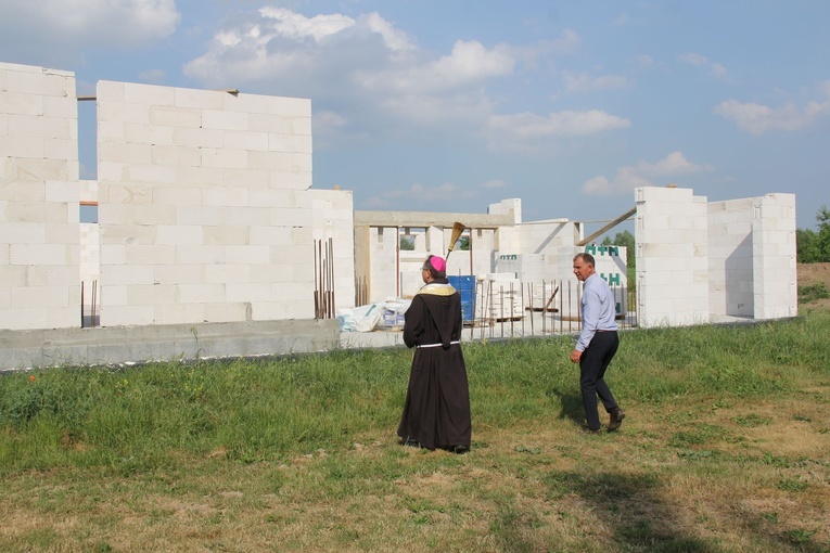 Poświęcenie kamienia węgielnego pod nową siedzibę Środowiskowego Domu Samopomocy w Skawinie