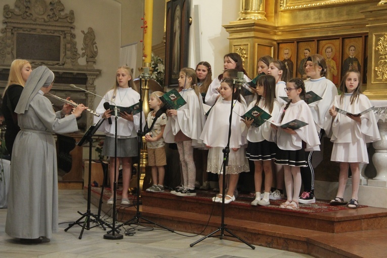 Tarnów. Srebrny jubileusz sióstr misjonarek w katedrze