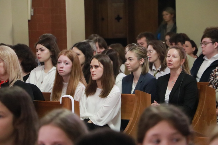 Msza św. na zakończenie roku szkolnego w Zespole Szkół im. ks. Konarskiego w Skierniewicach