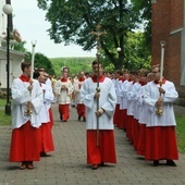 Dzięki służbie przy ołtarzu młodzi odkrywają także powołanie kapłańskie.