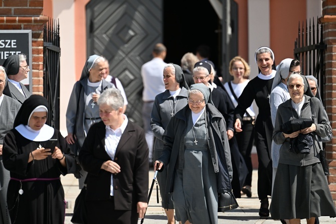 Pielgrzymka sióstr zakonnych do Skrzatusza