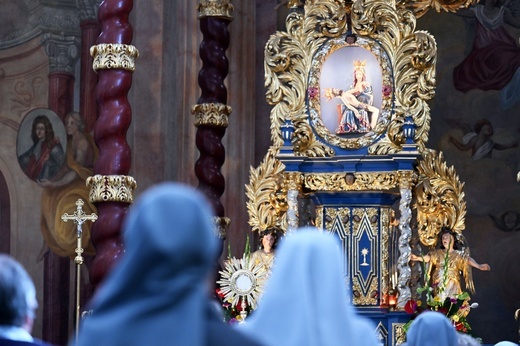 Pielgrzymka sióstr zakonnych do Skrzatusza