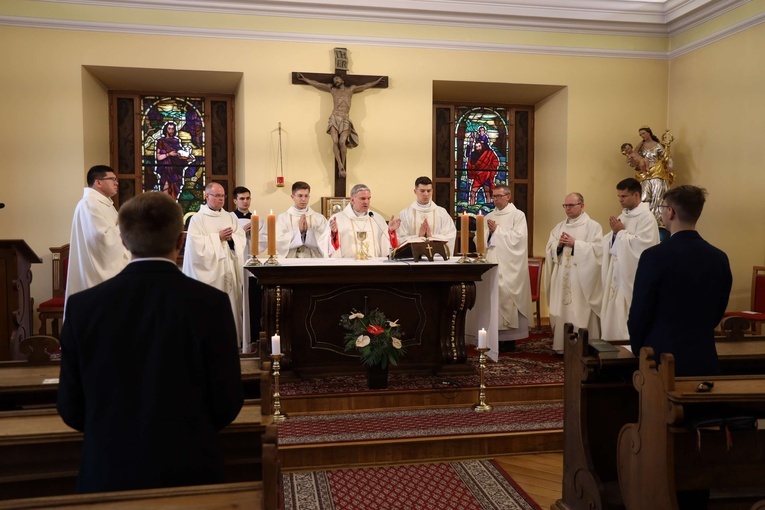 Wspólna modlitwa w kaplicy seminaryjnej.